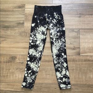 Sweaty Betty Leggings Womens M Black Tie Dye Batik Ribbed Texture Workout Tights